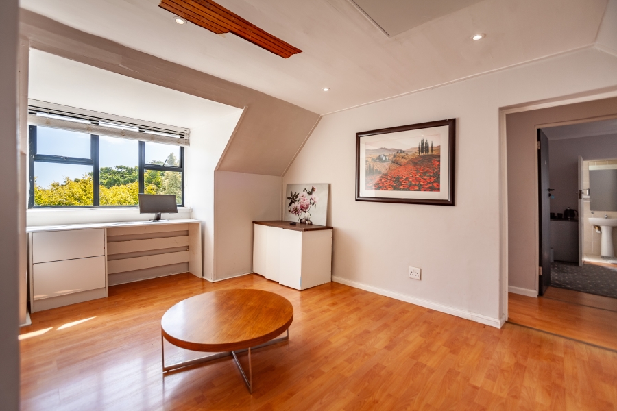 8 Bedroom Property for Sale in Milnerton Ridge Western Cape